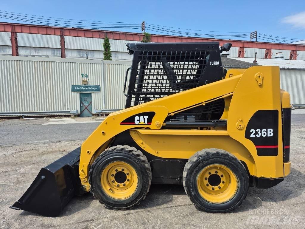 CAT 236 B 滑移轉向裝載機