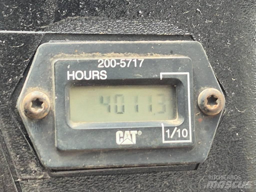 CAT 236 B 滑移轉向裝載機