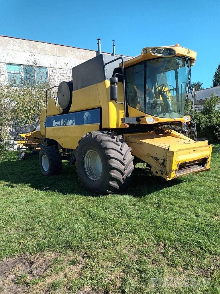 New Holland CS 6080 聯合收穫機