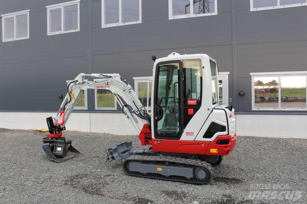 Takeuchi TB 225 小型挖土機/掘鑿機<7t(小型挖掘機)