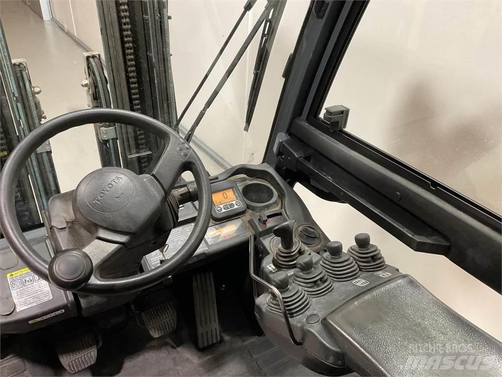 Toyota 52-8FDF30 柴油卡車