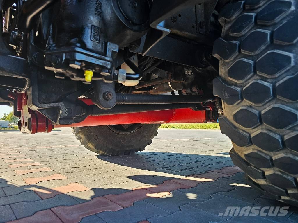 Unimog U400 裝載運輸卡車