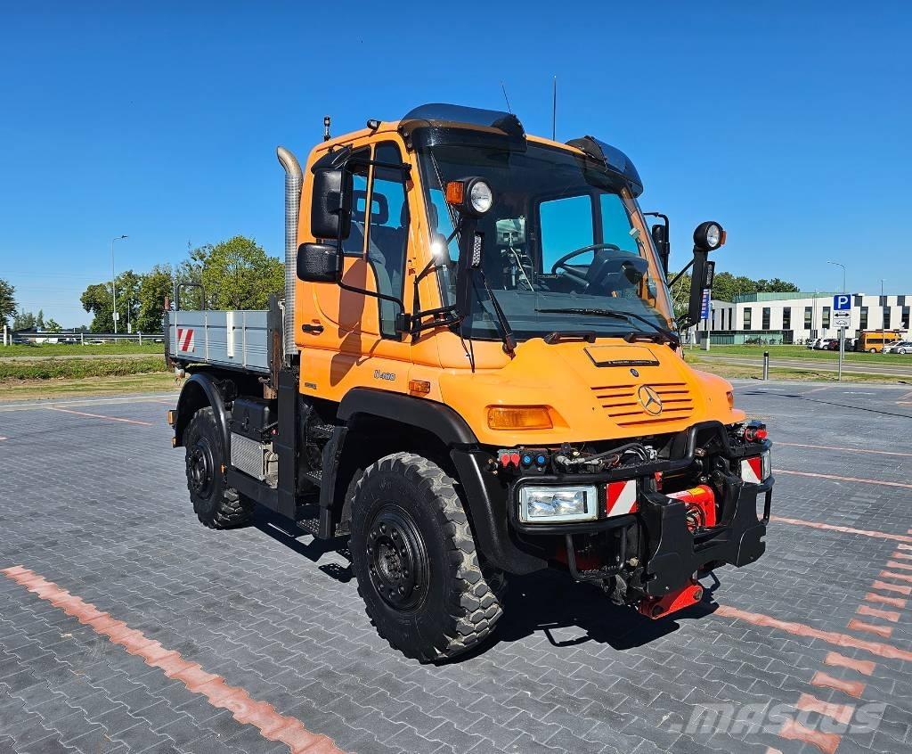 Unimog U400 裝載運輸卡車