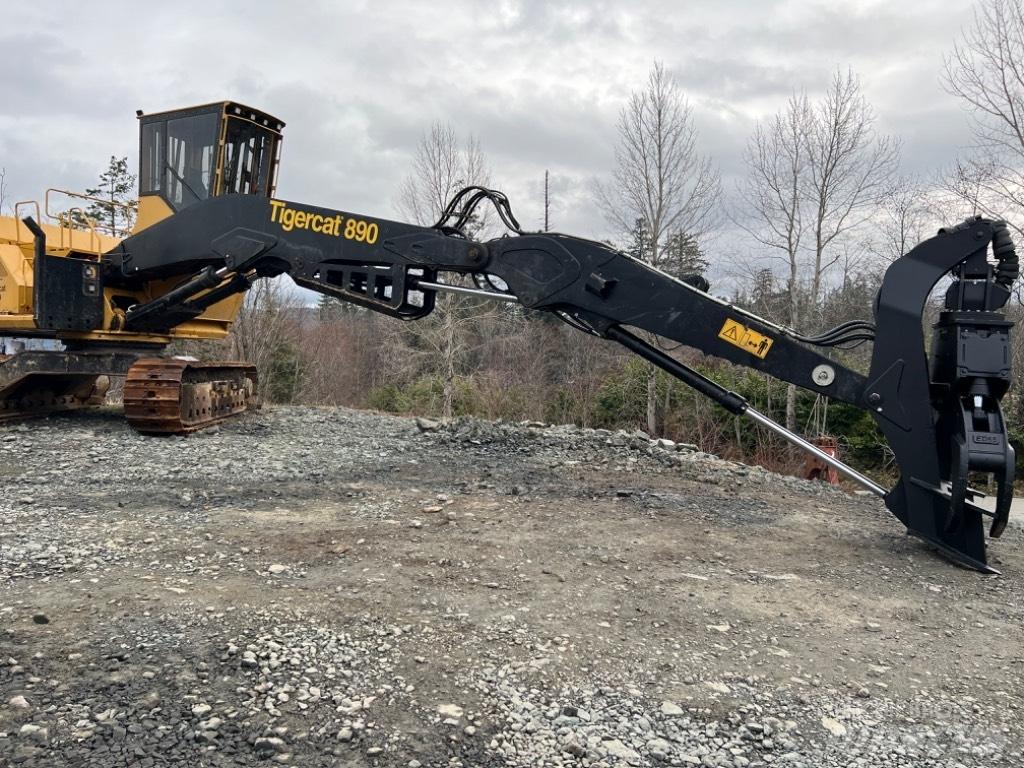 Tigercat 890 鉗式裝載機