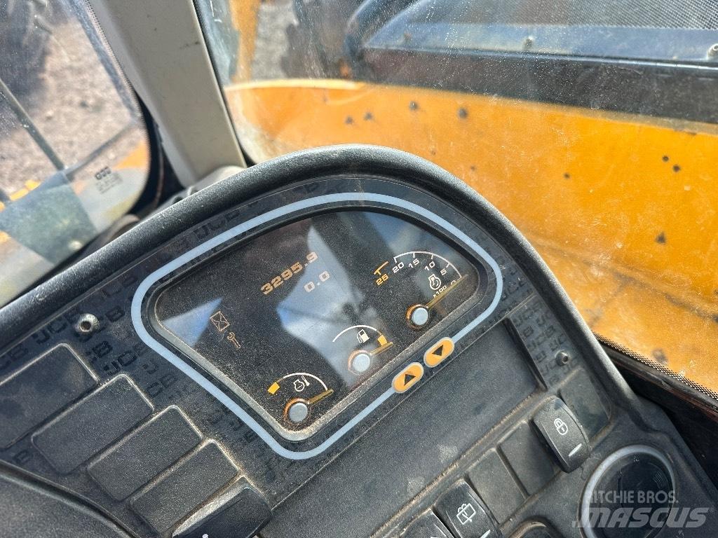 JCB 533-105 伸縮臂操作車