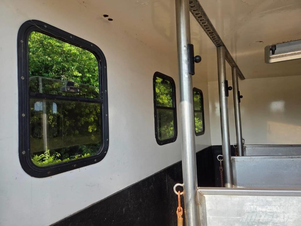 Iveco E 75 動物運輸貨卡車