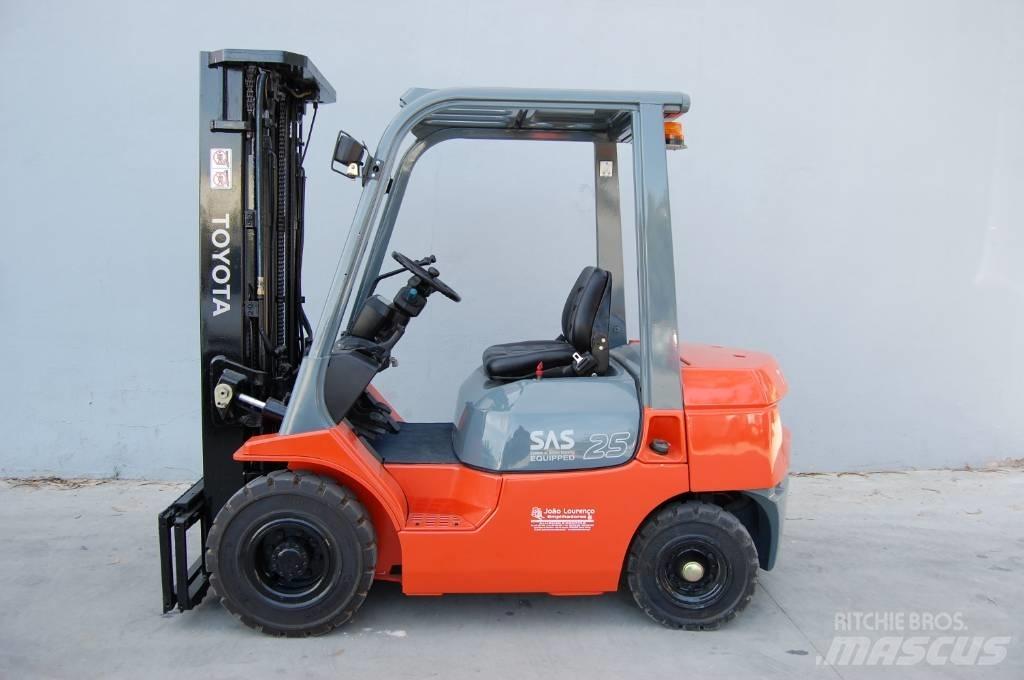 Toyota 7 FD 25 柴油卡車