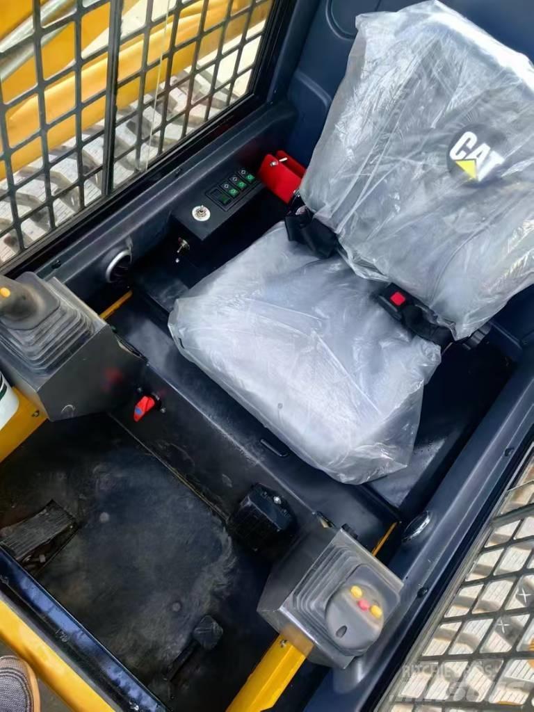 CAT 277 D 滑移轉向裝載機