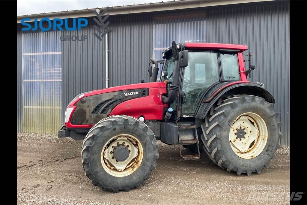 Valtra T153 曳引機