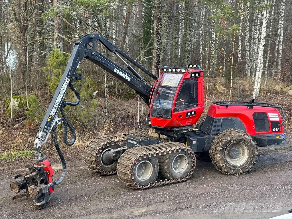 Komatsu 911 收穫機