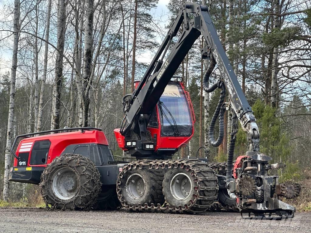 Komatsu 911 收穫機