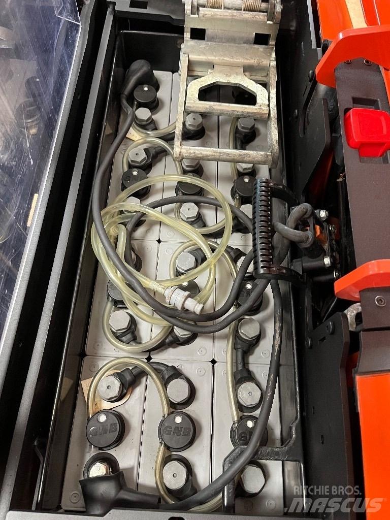 BT SWE 200 D 行走控制式堆積機
