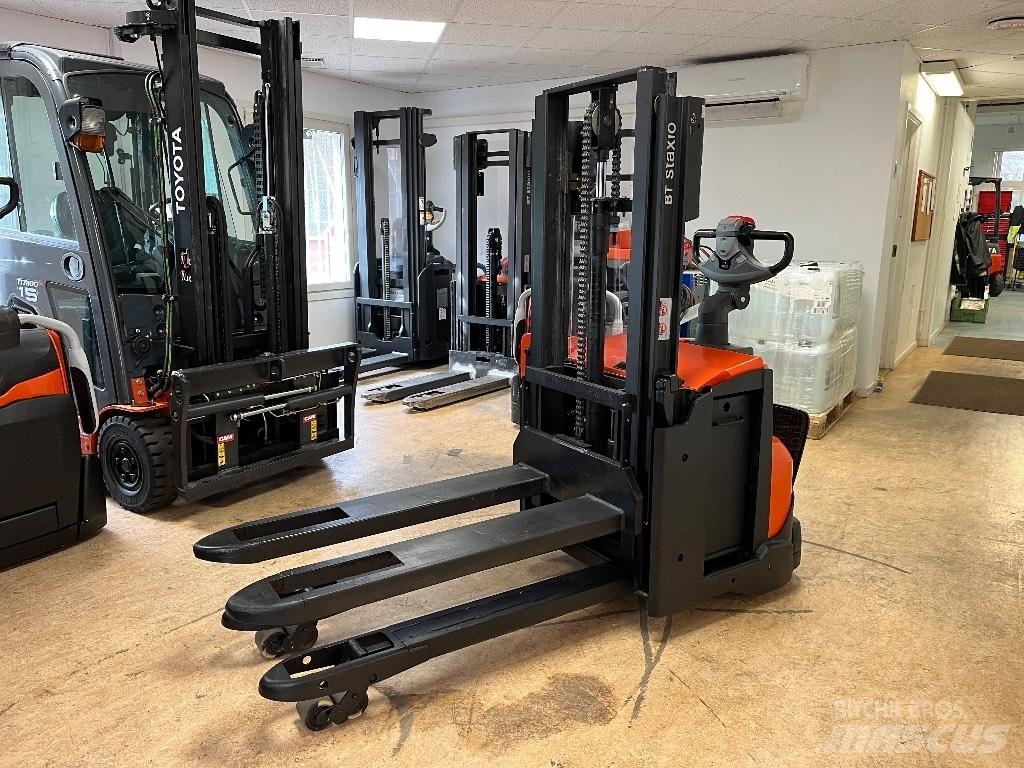BT SWE 200 D 行走控制式堆積機