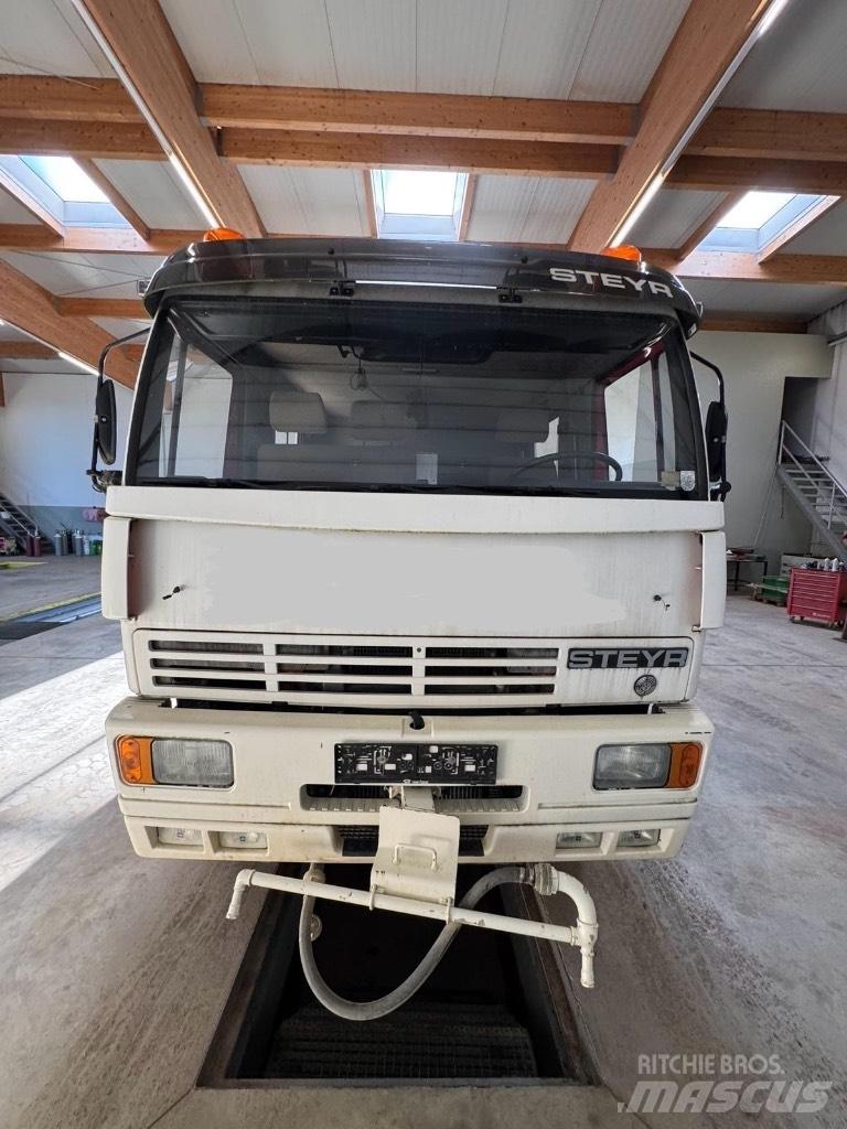 Steyr 13S21 消防車