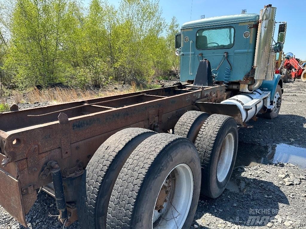 Western Star 4964FX 曳引機組件