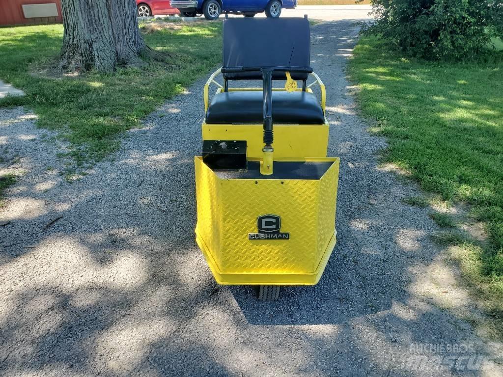 Cushman Minute Miser 牽引車