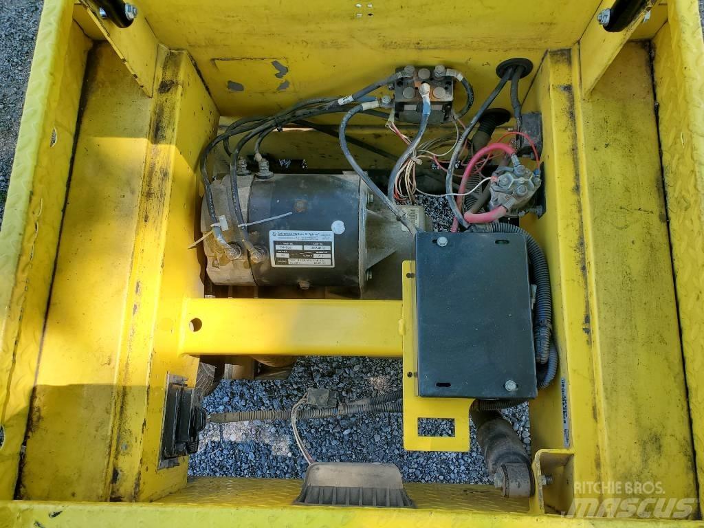 Cushman Minute Miser 牽引車