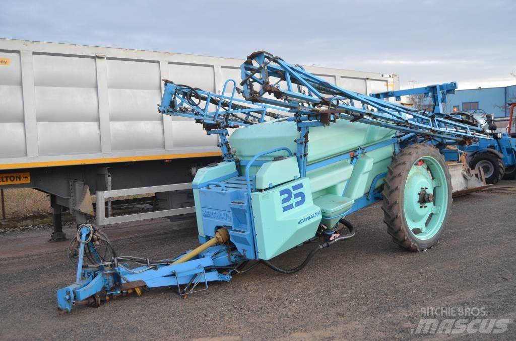 Berthoud Racer 25 牽引式噴霧機