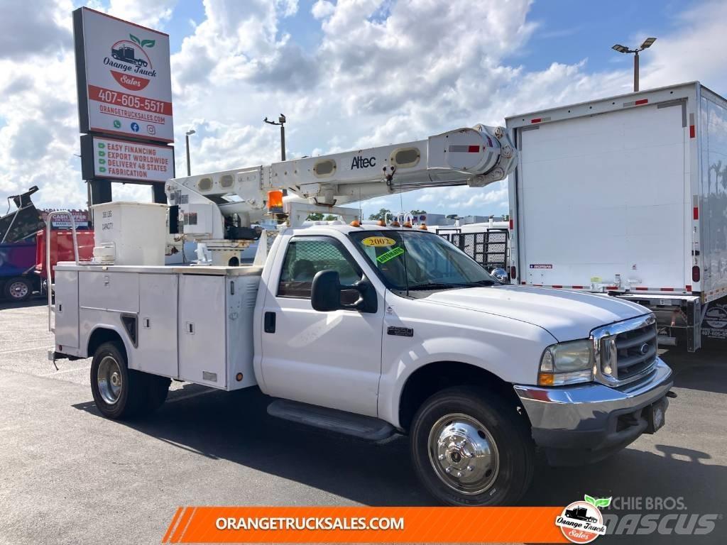 Ford F 550 SD 卡車裝載高空作業車
