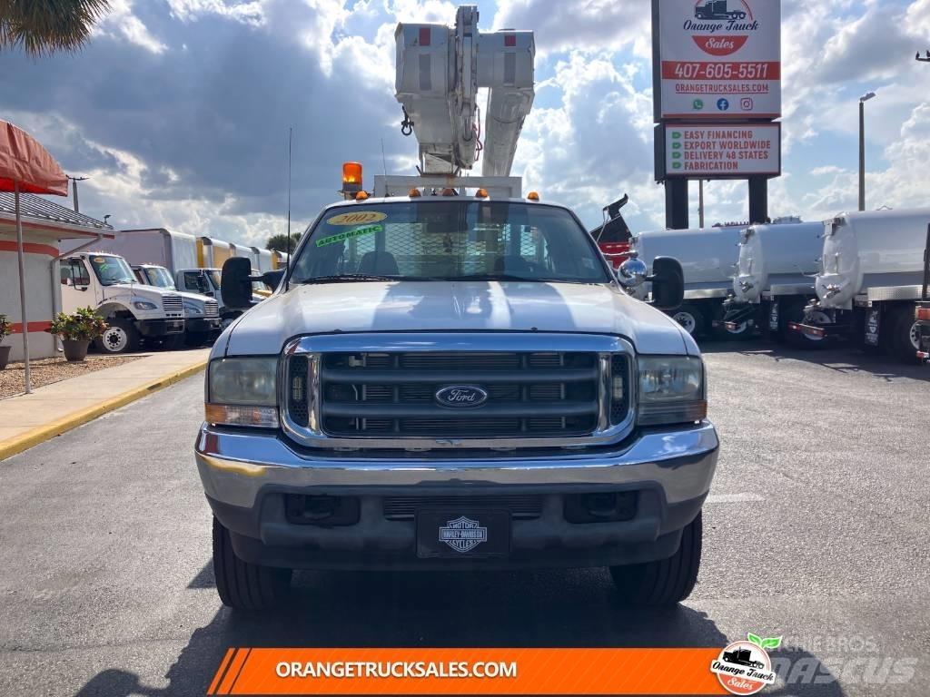 Ford F 550 SD 卡車裝載高空作業車