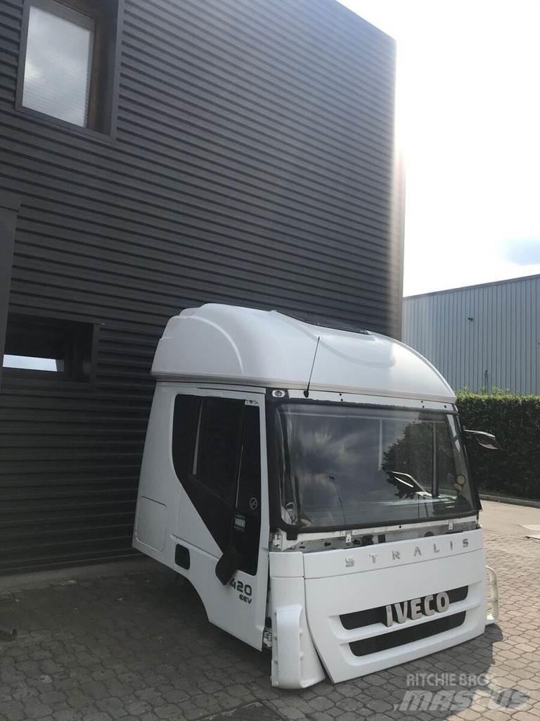 Iveco Stralis AT 駕駛室與內部