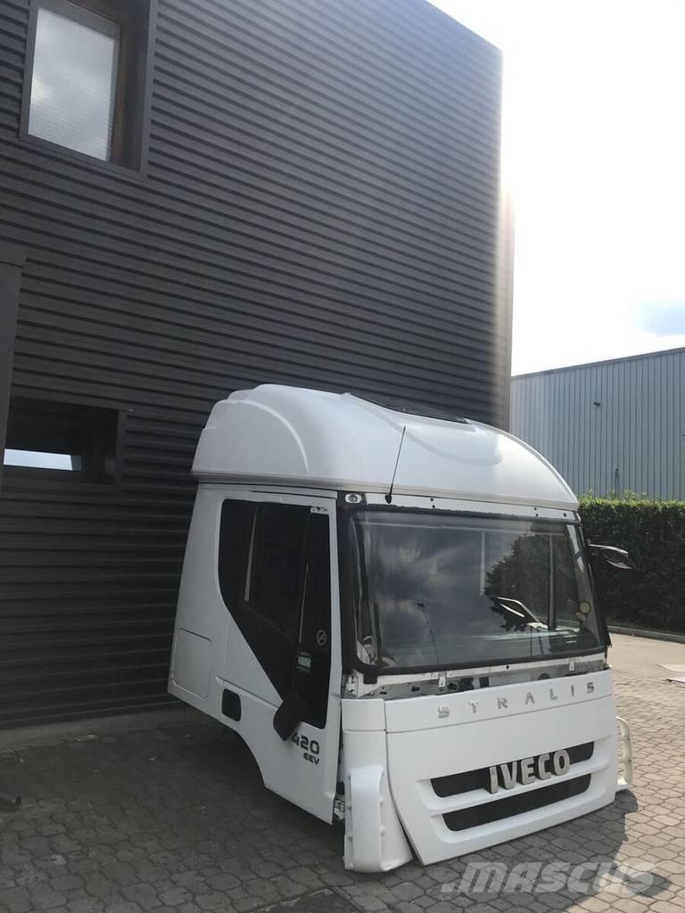 Iveco Stralis AT 駕駛室與內部