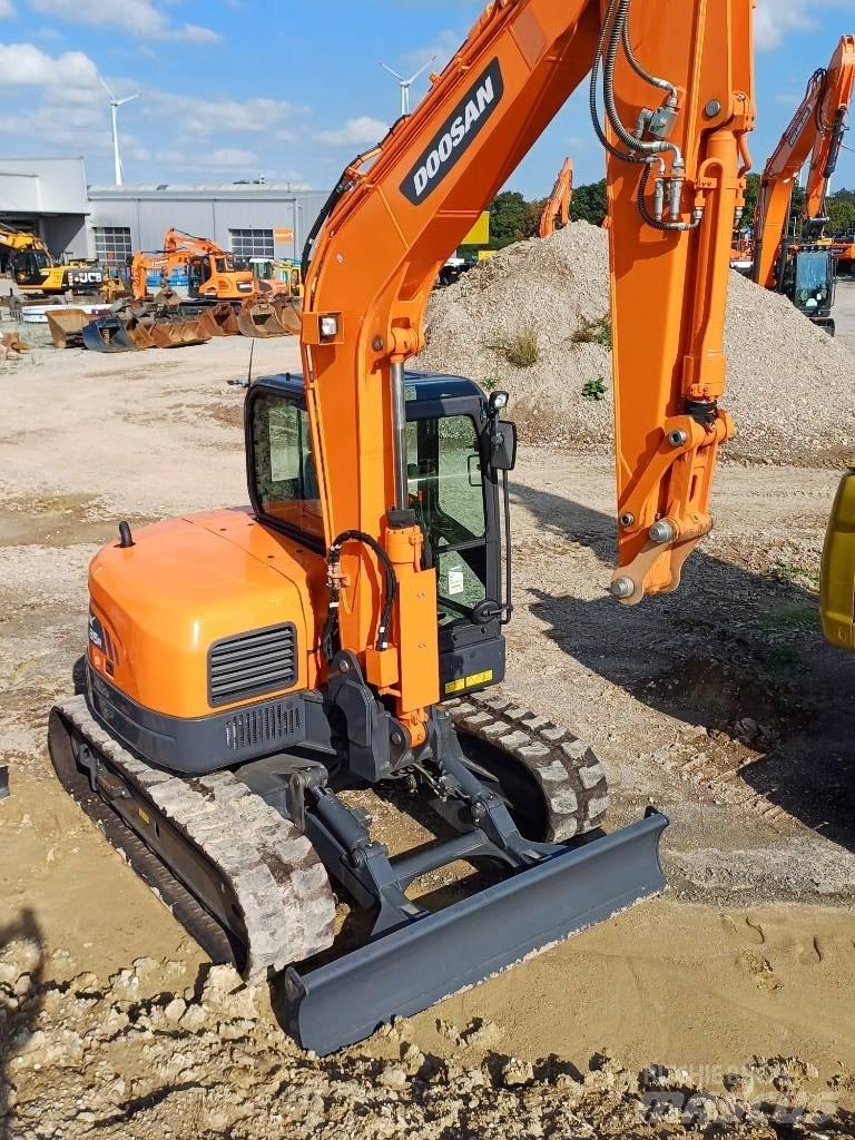 Doosan DX 85 R-3 中型挖土機/掘鑿機/挖掘機 7t-12t