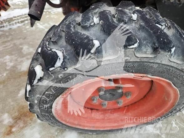 Kubota B26 反鏟裝載機