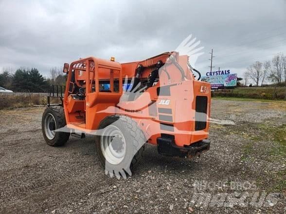 SkyTrak 6036 伸縮臂操作車