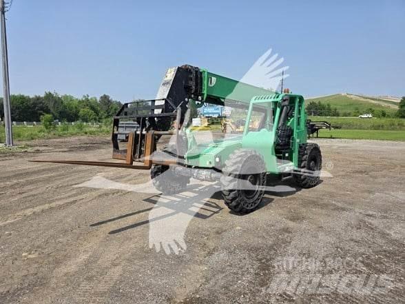 SkyTrak 8042 伸縮臂操作車