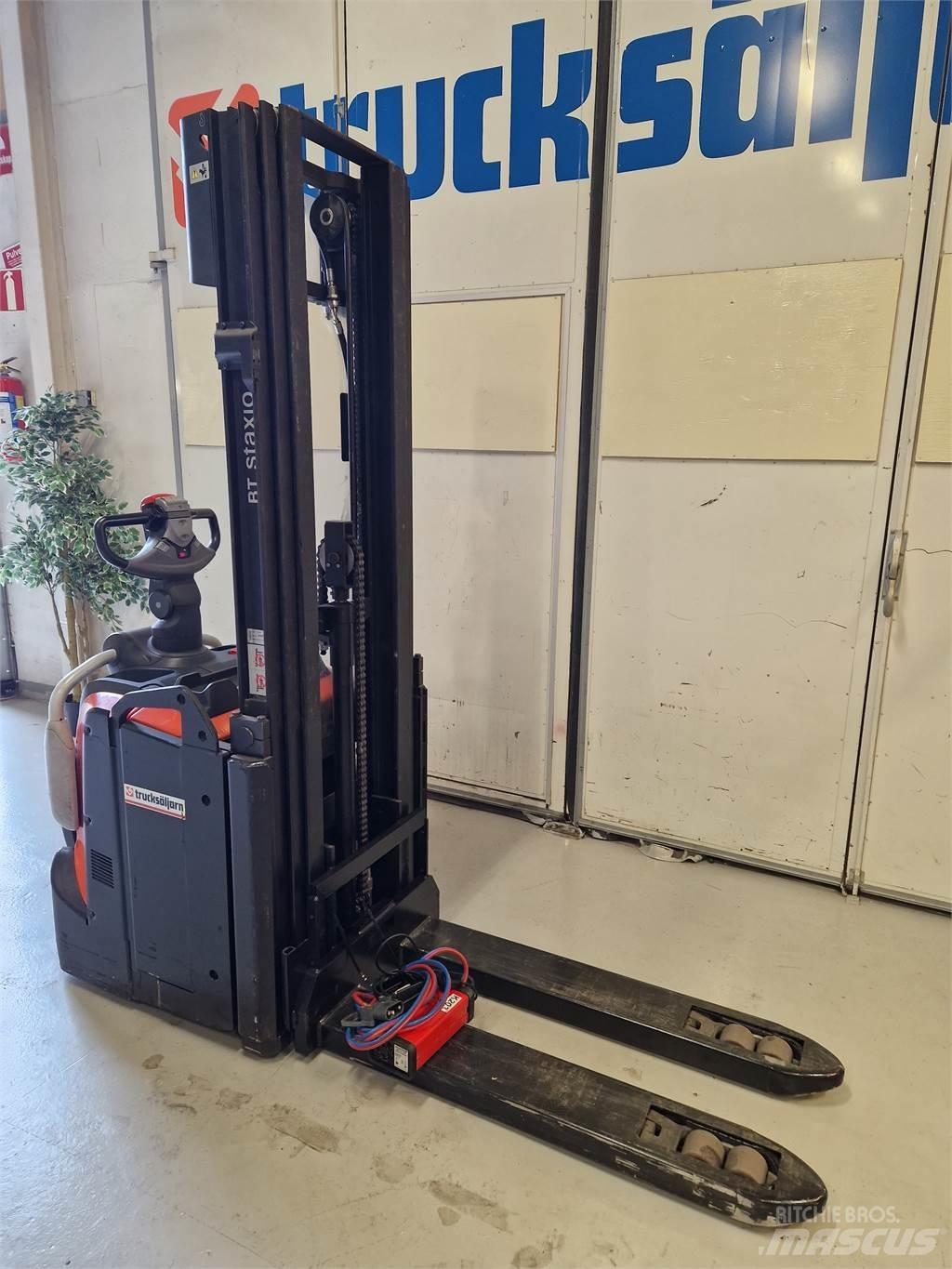 Toyota SPE120L 行走控制式堆積機