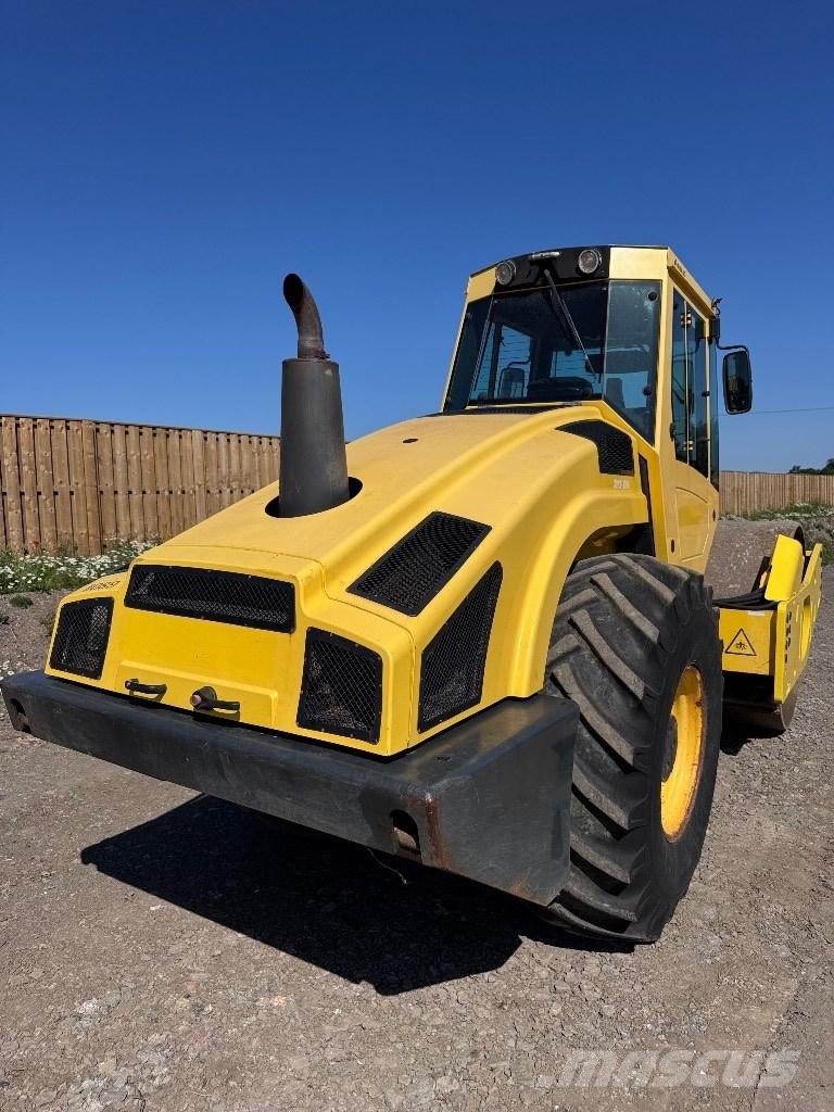 Bomag BW 213 D H-4 單輪滾壓機