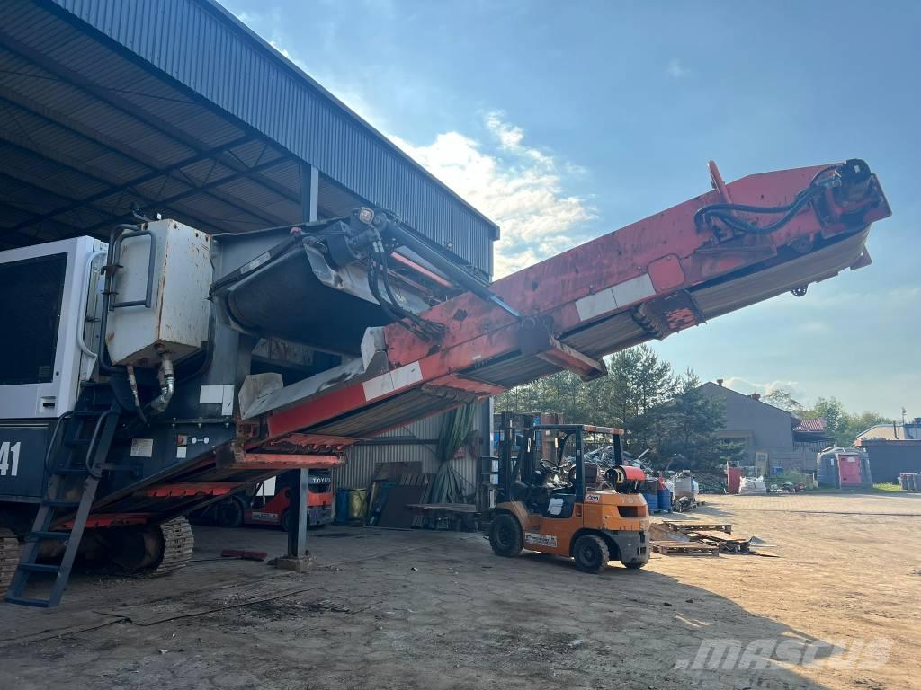 Sandvik QJ 241 移動式壓碎機