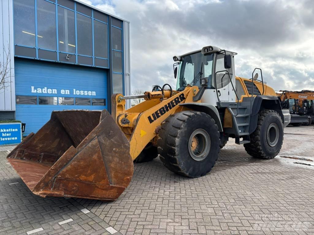 Liebherr L 566 輪胎式裝載機