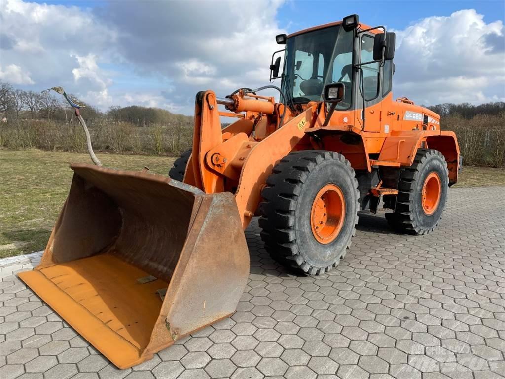 Doosan DL250 輪胎式裝載機