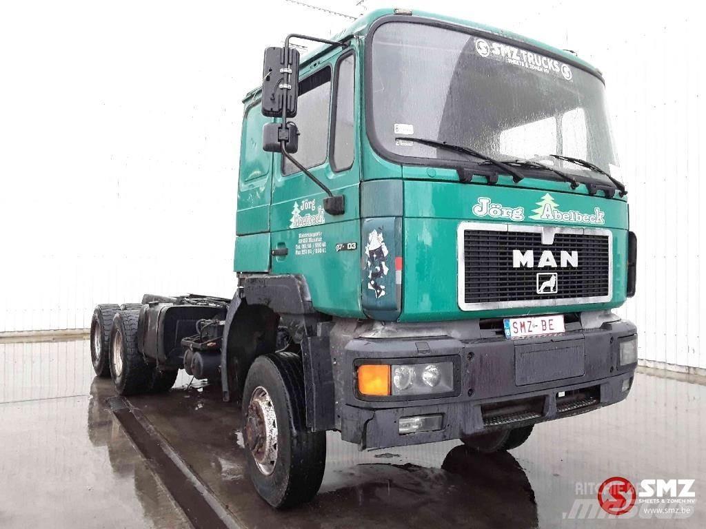MAN 27.403 6x6 商用底盤車
