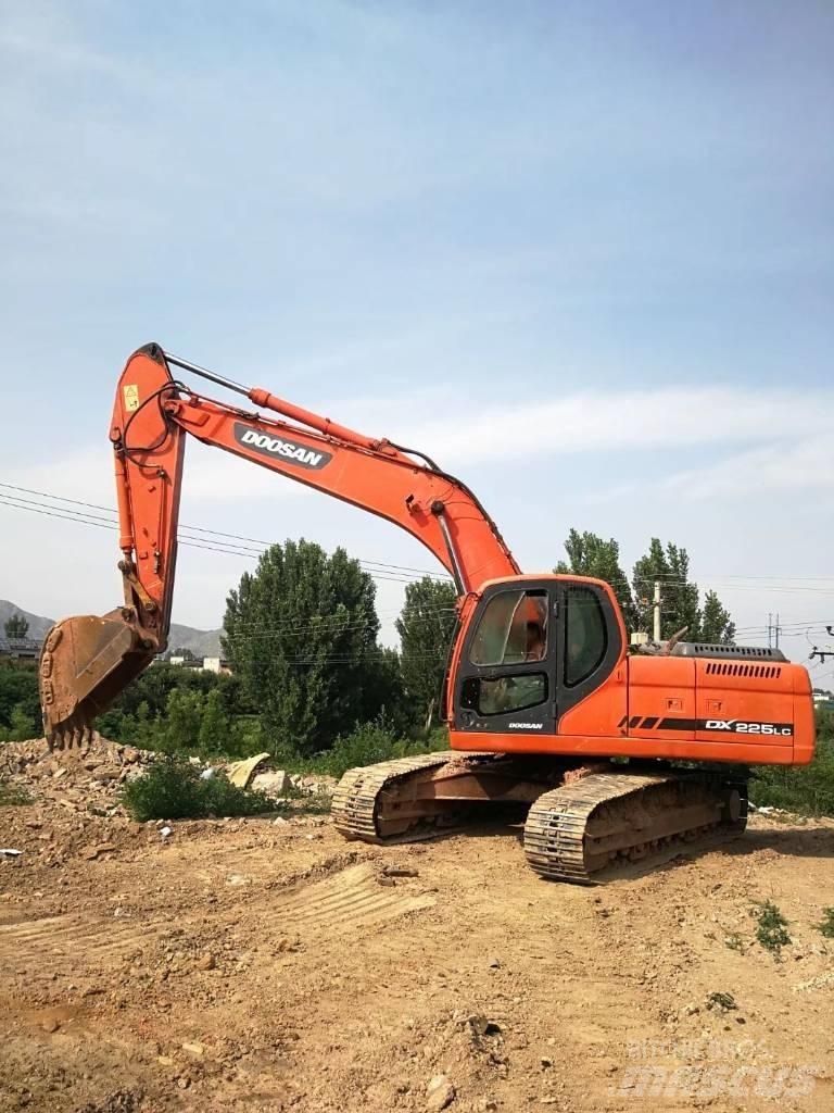 Doosan DX 225 履帶式 挖土機/掘鑿機/挖掘機