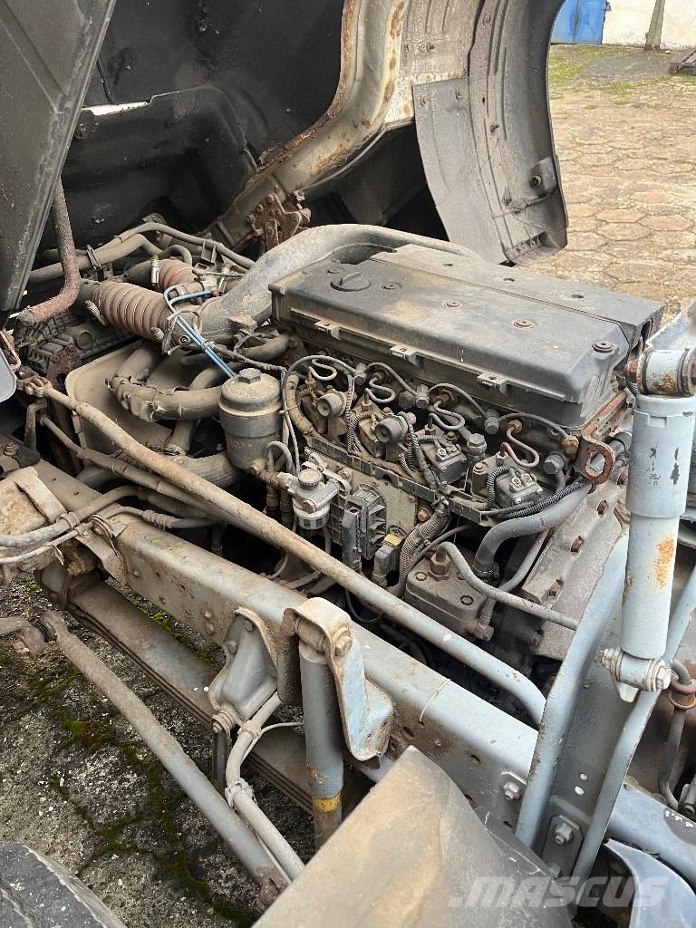 Mercedes-Benz 814 平板式/側卸式卡車