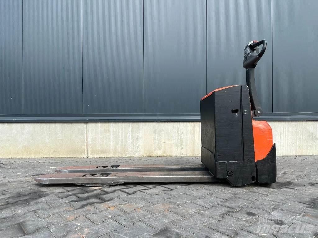BT LWE180 行走控制式堆積機