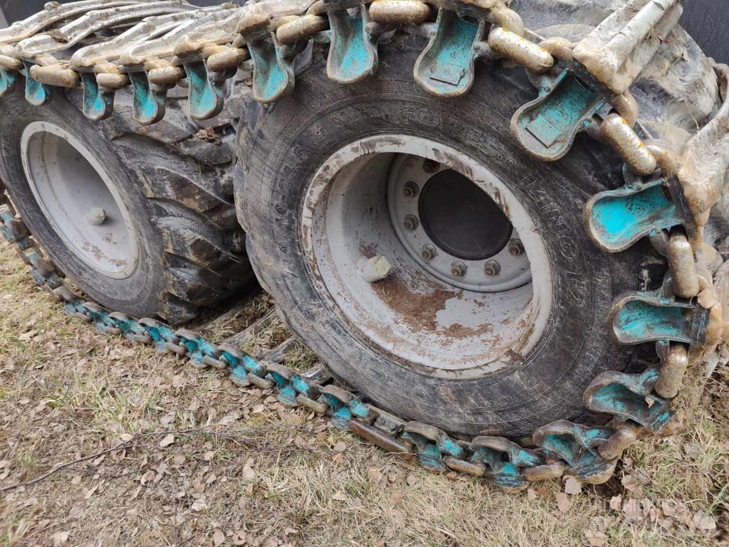 Komatsu 901 XC 收穫機