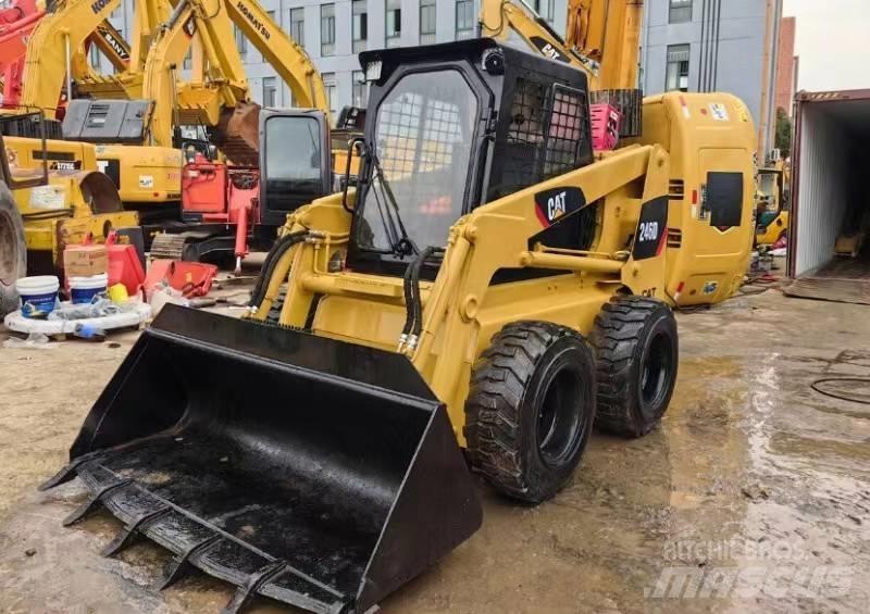 CAT 246 D 滑移轉向裝載機