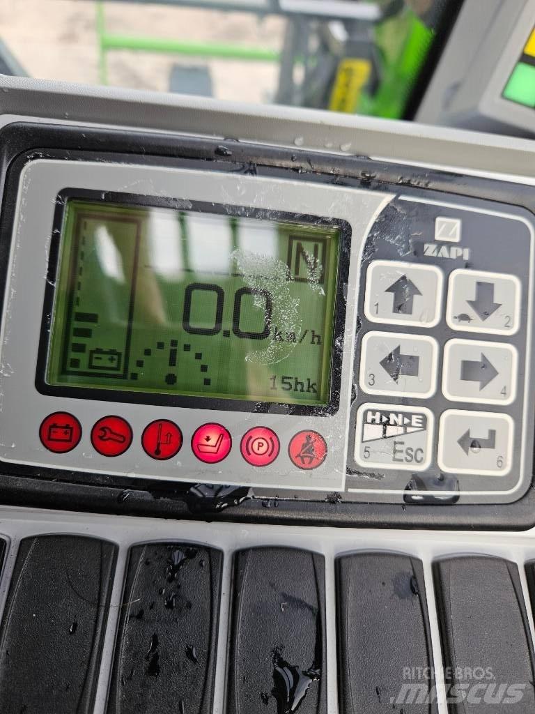 Merlo EW25.5-90 伸縮臂操作車