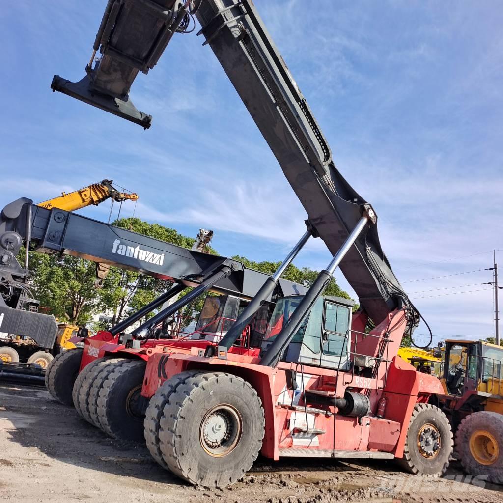 Kalmar DRF 450 前伸型堆積機