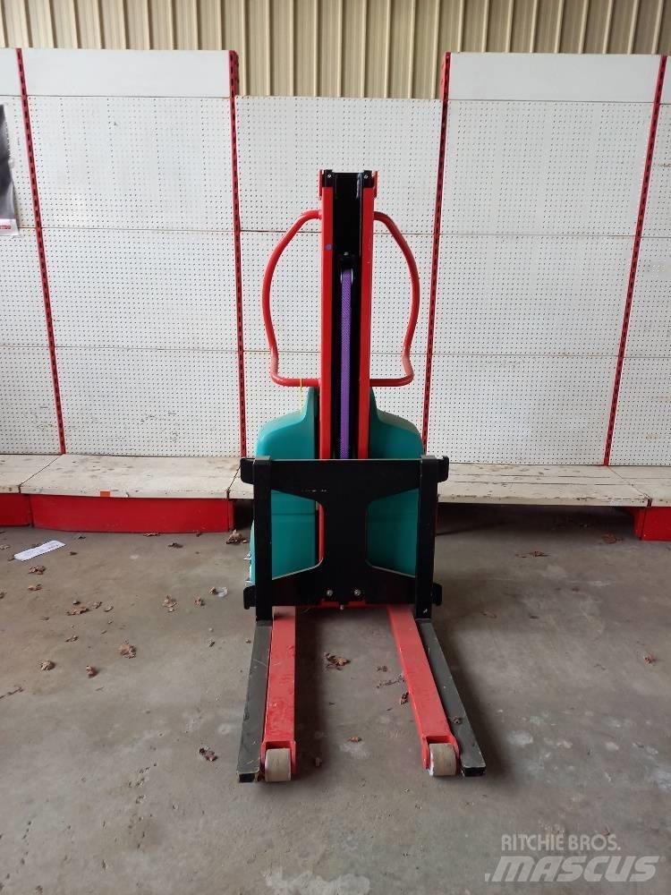 Manitou EB500 行走控制式堆積機
