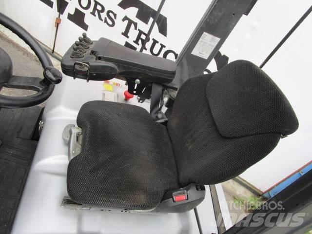 Nissan (Atlet) TX 15 電動堆高機