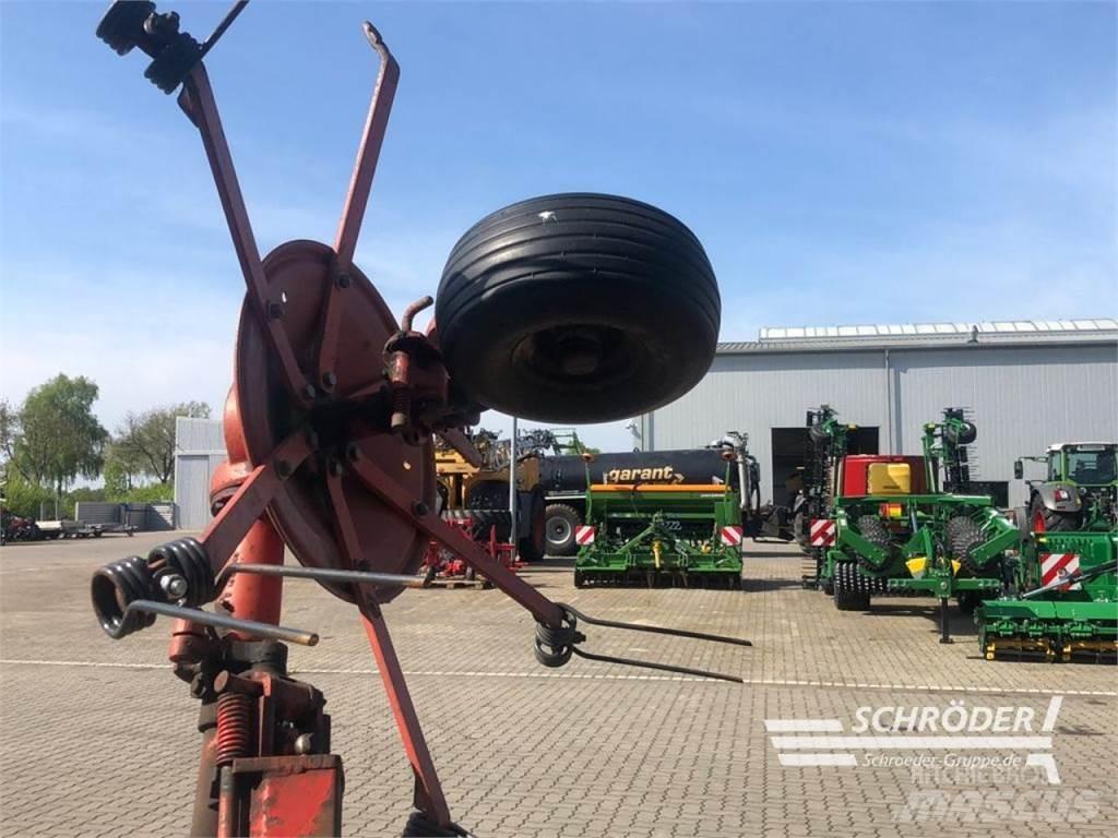 Kuhn GF 5000 MHA 耙與翻草機
