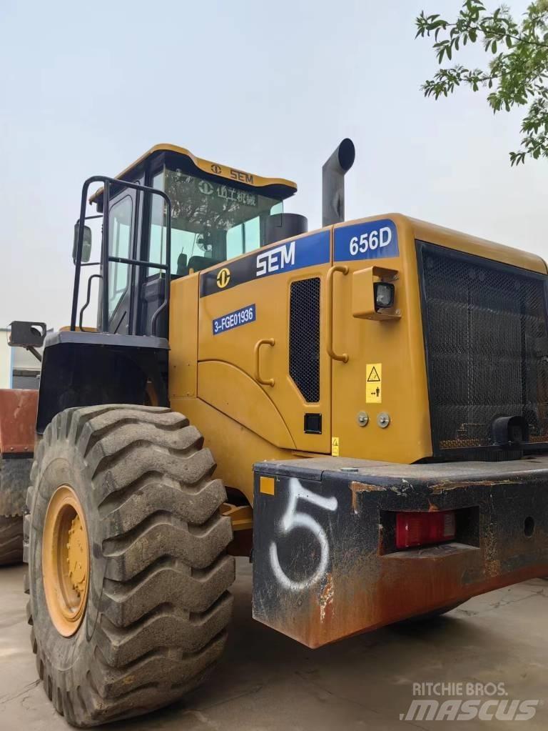 SEM 656D 輪胎式裝載機