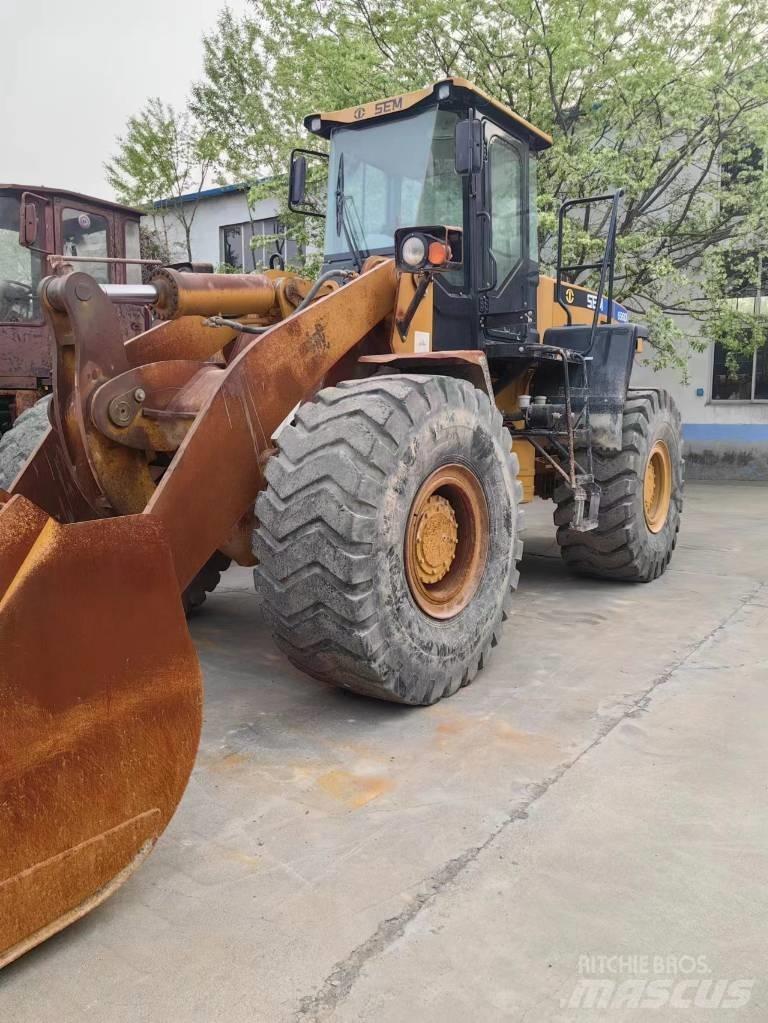 SEM 656D 輪胎式裝載機