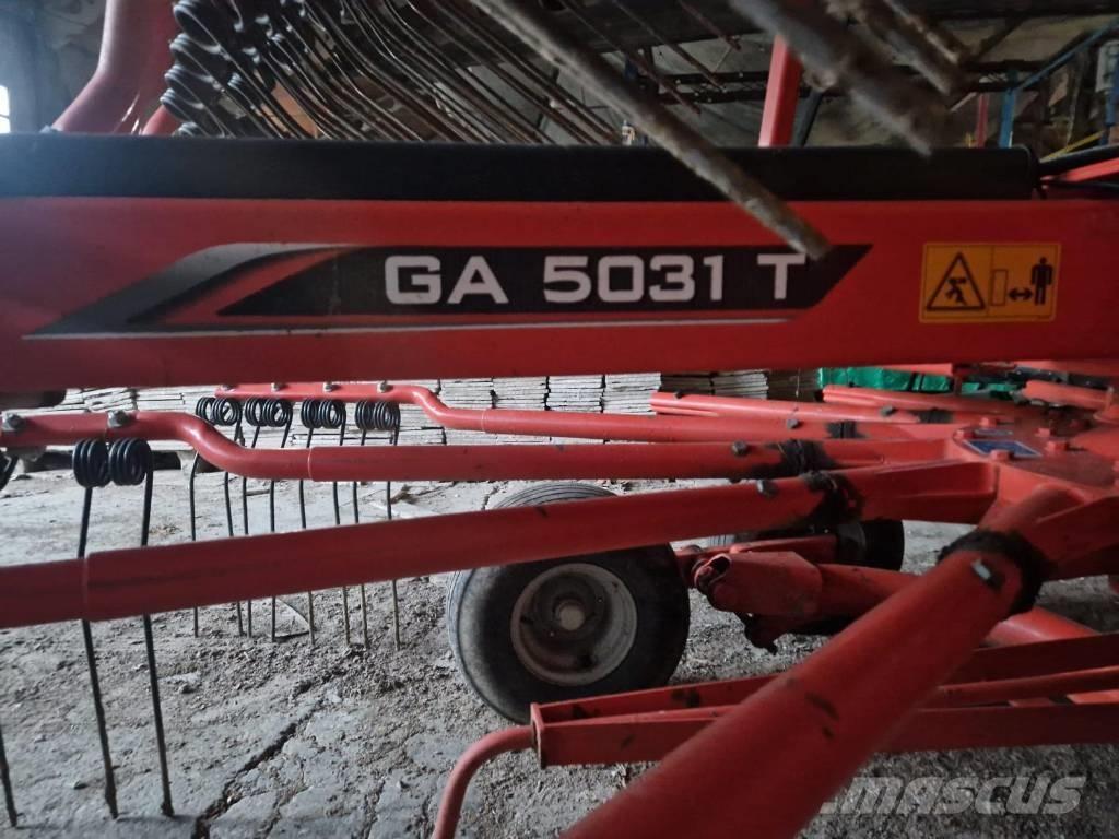 Kuhn 5031T 耙與翻草機