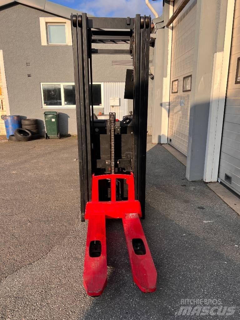 Hyster RS1.6 自走式堆積機